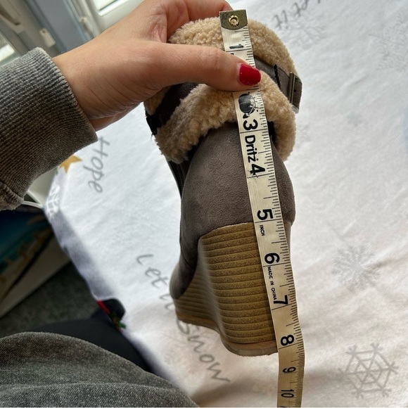 Cheeks Fit Body Tony Gray Wedge Ankle Booties Size 8.5 - Picture 11 of 12